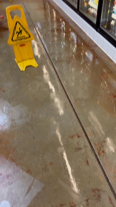 ampm - This is how wet the whole fucking floor was if you have shoes that don't breath you're screwed and you're gonna be on the ground like I was - Convenience Stores Near Me - Menifee, California