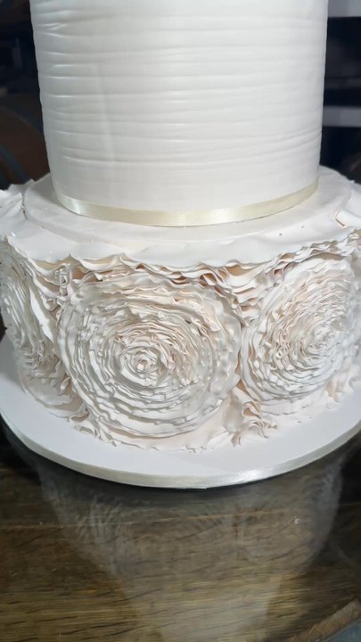 DH Cake Studio - The cake was absolutely awful, both in taste and appearance--the decoration was just as disappointing - Cupcakes Near Me