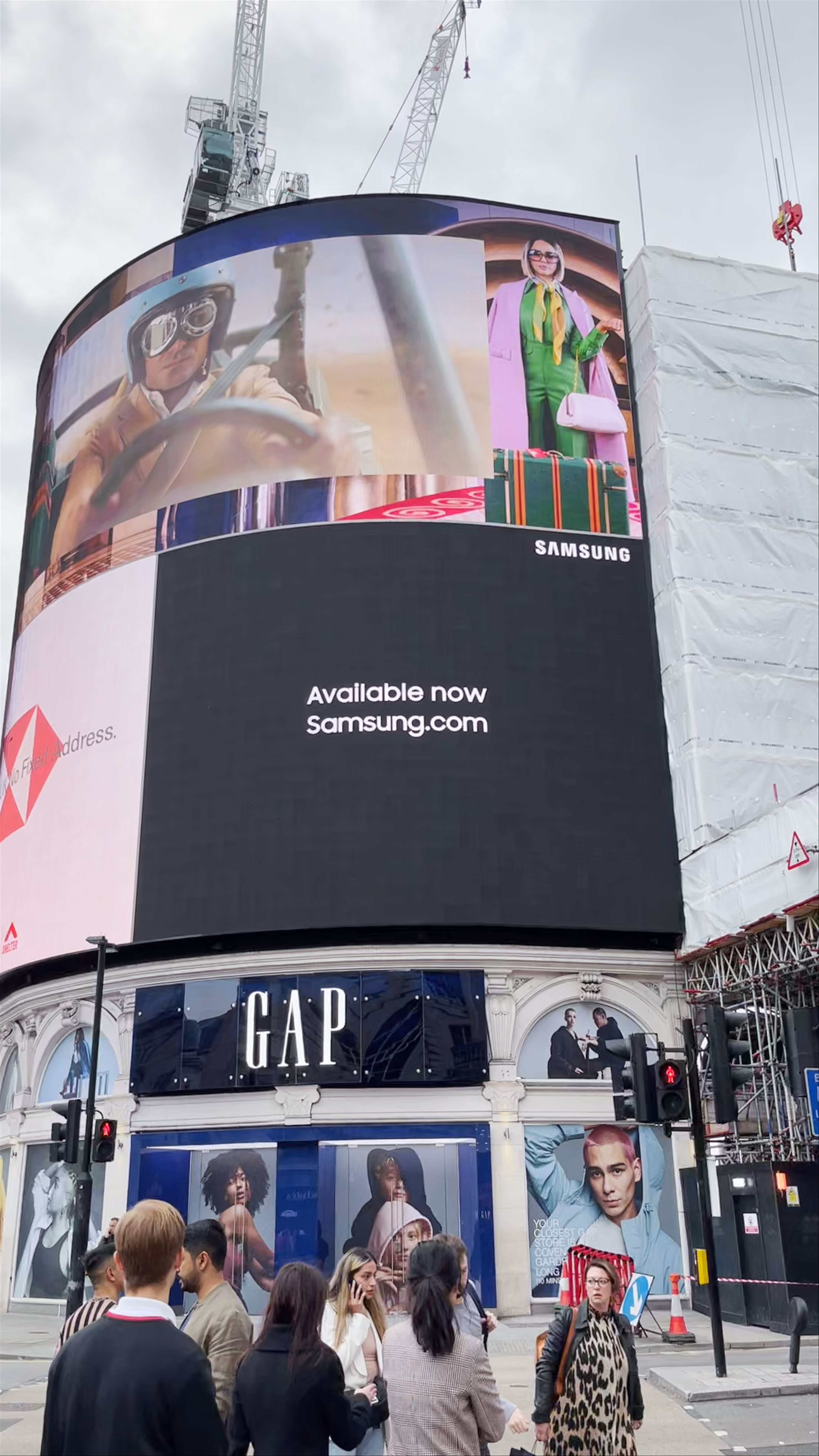 Piccadilly Circus: Iconic London Urban Hub and Vibrant Street Life