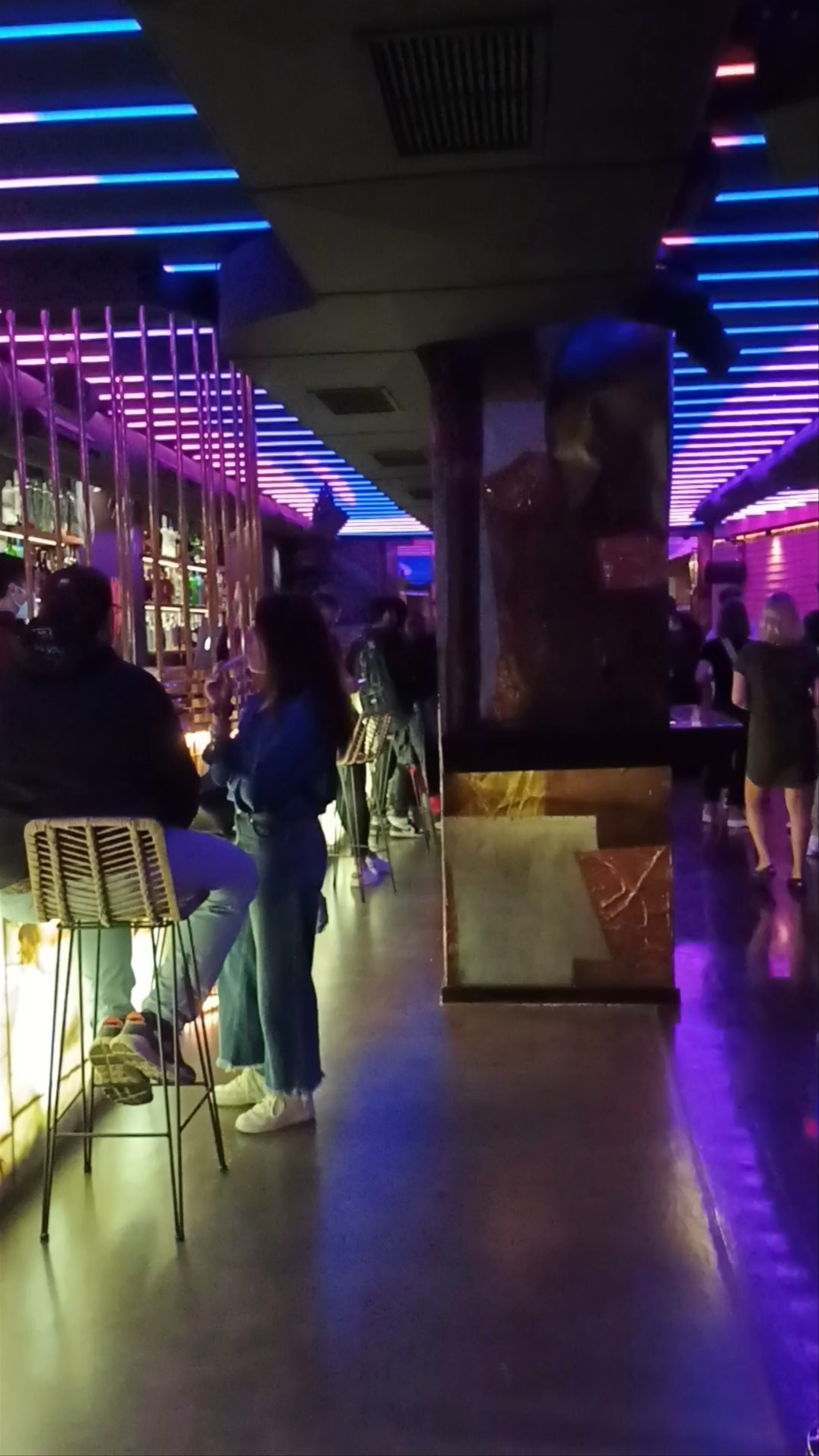 Nightlife Vibes at Fox Congo Bar in Valencia
