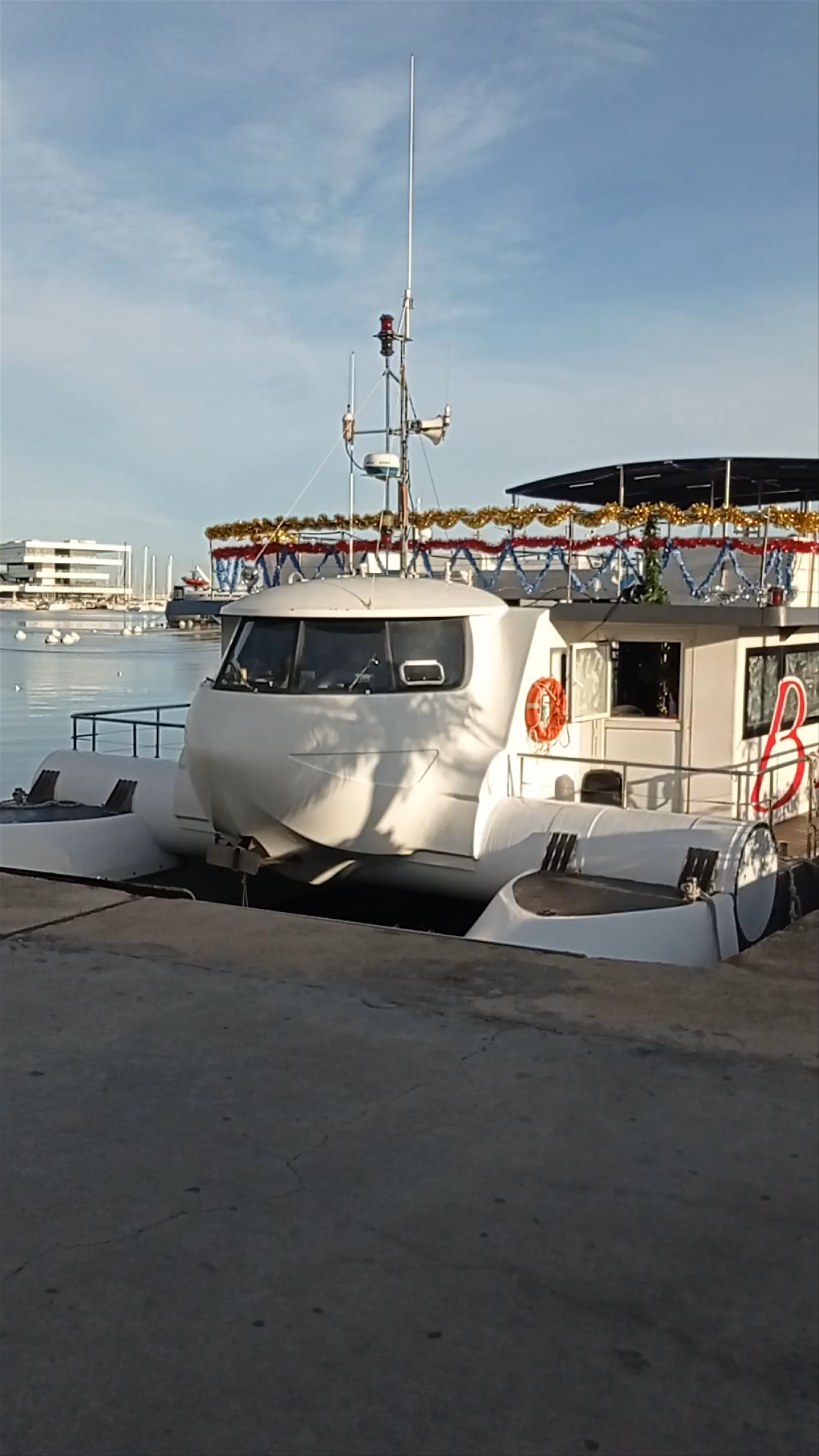 La Marina de Valencia: Serene Harbor Vibes & Historic Waterfront