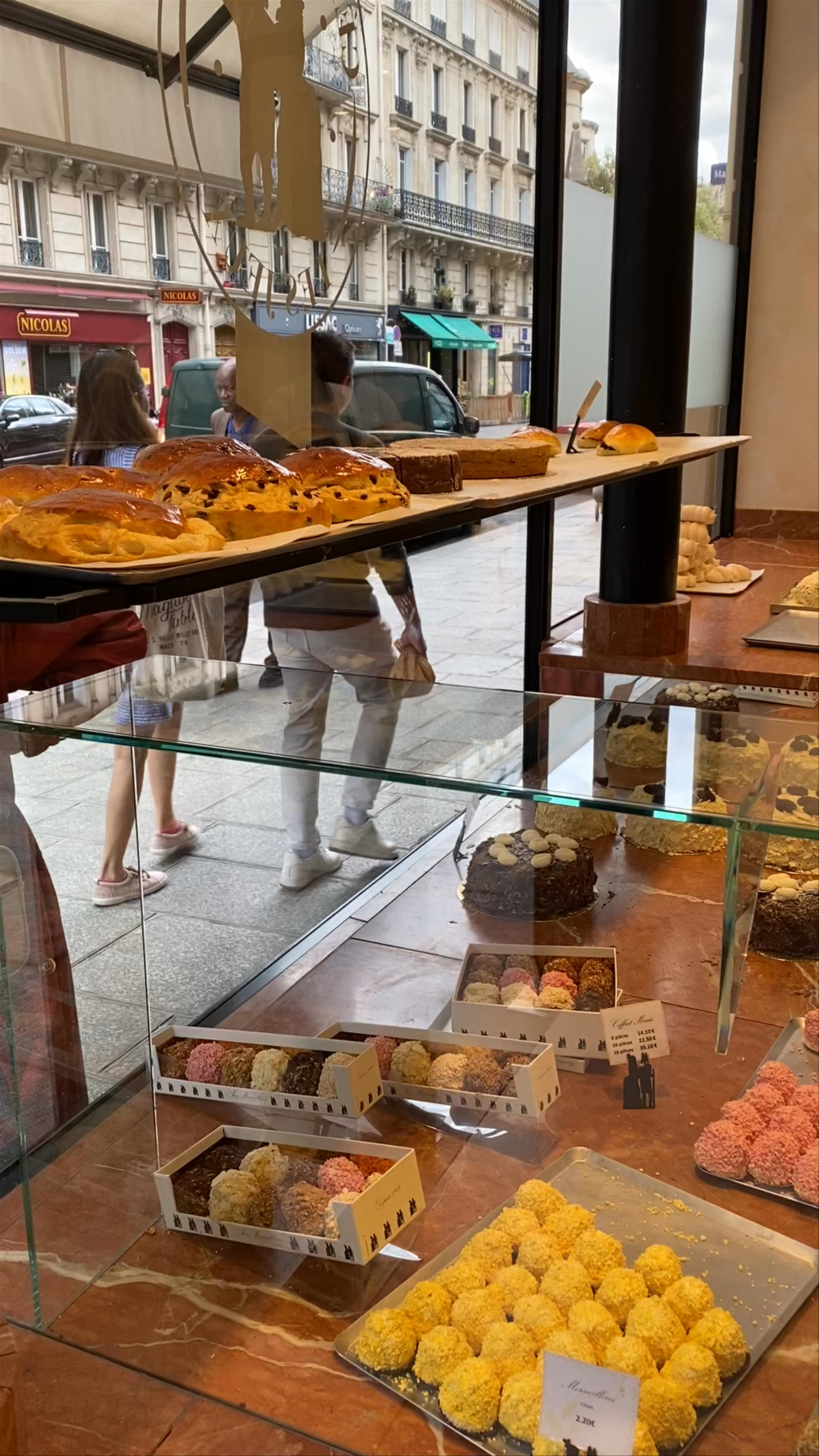 Aux Merveilleux de Fred - Paris Classic French Pastry Experience