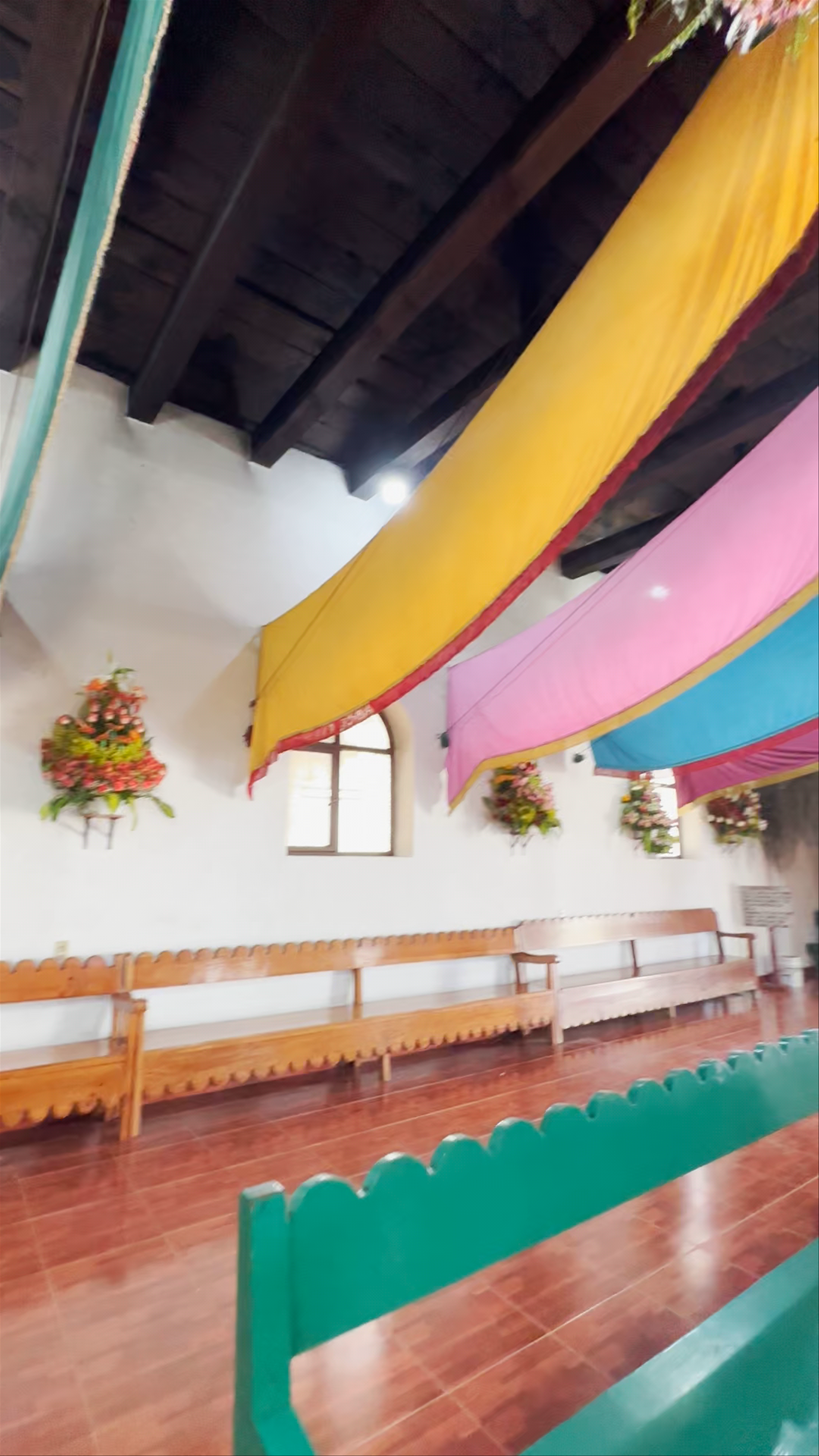 Capilla Del Señor de Esquipulas - Tsotsil: A Colorful Spiritual Sanctuary in Zinacantán, Chiapas