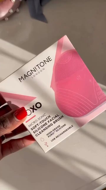 Magnitone XOXO Silicone Facial Cleansing Brush Review – What's