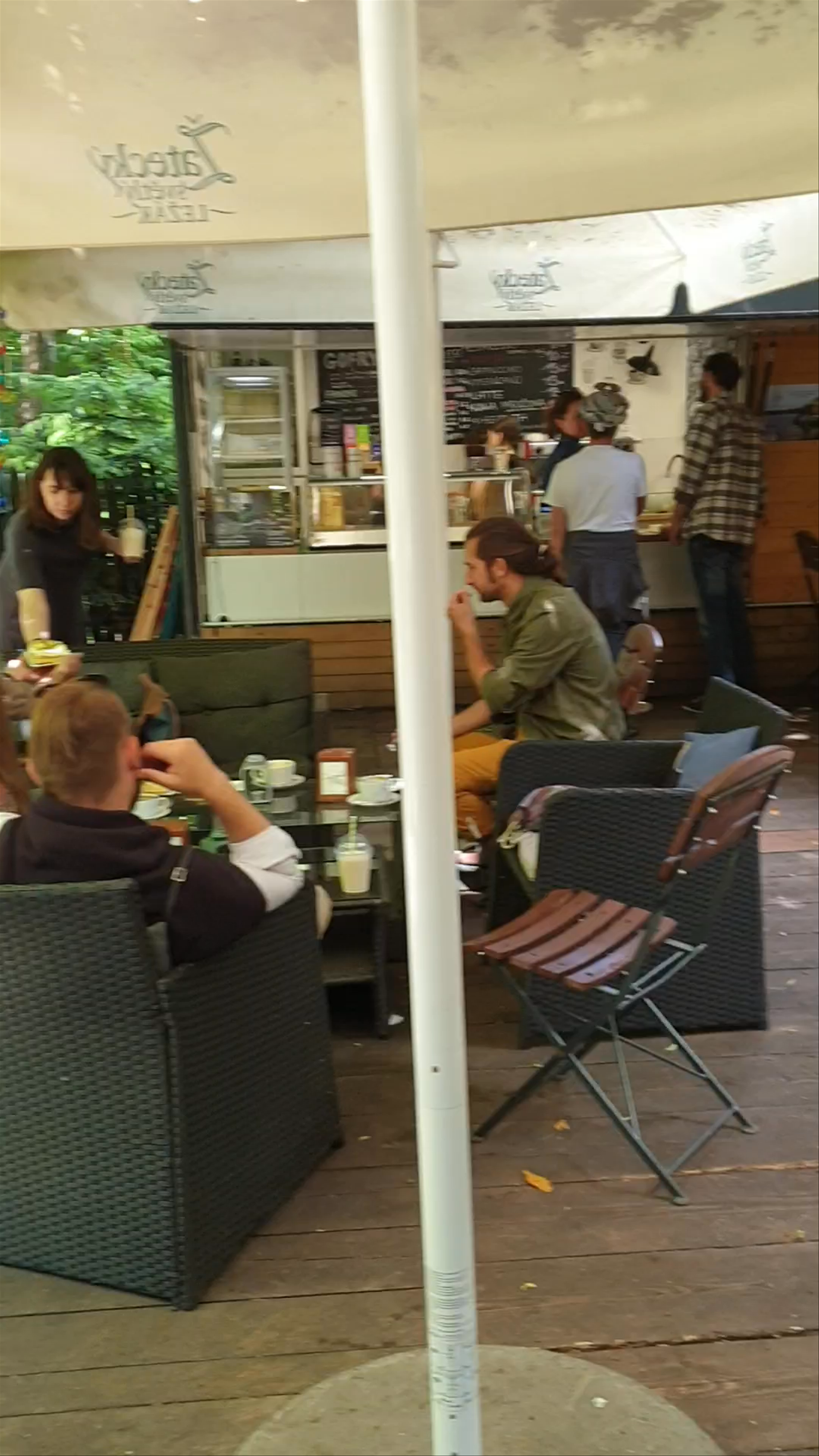 Spóźniony Słowik Cafe