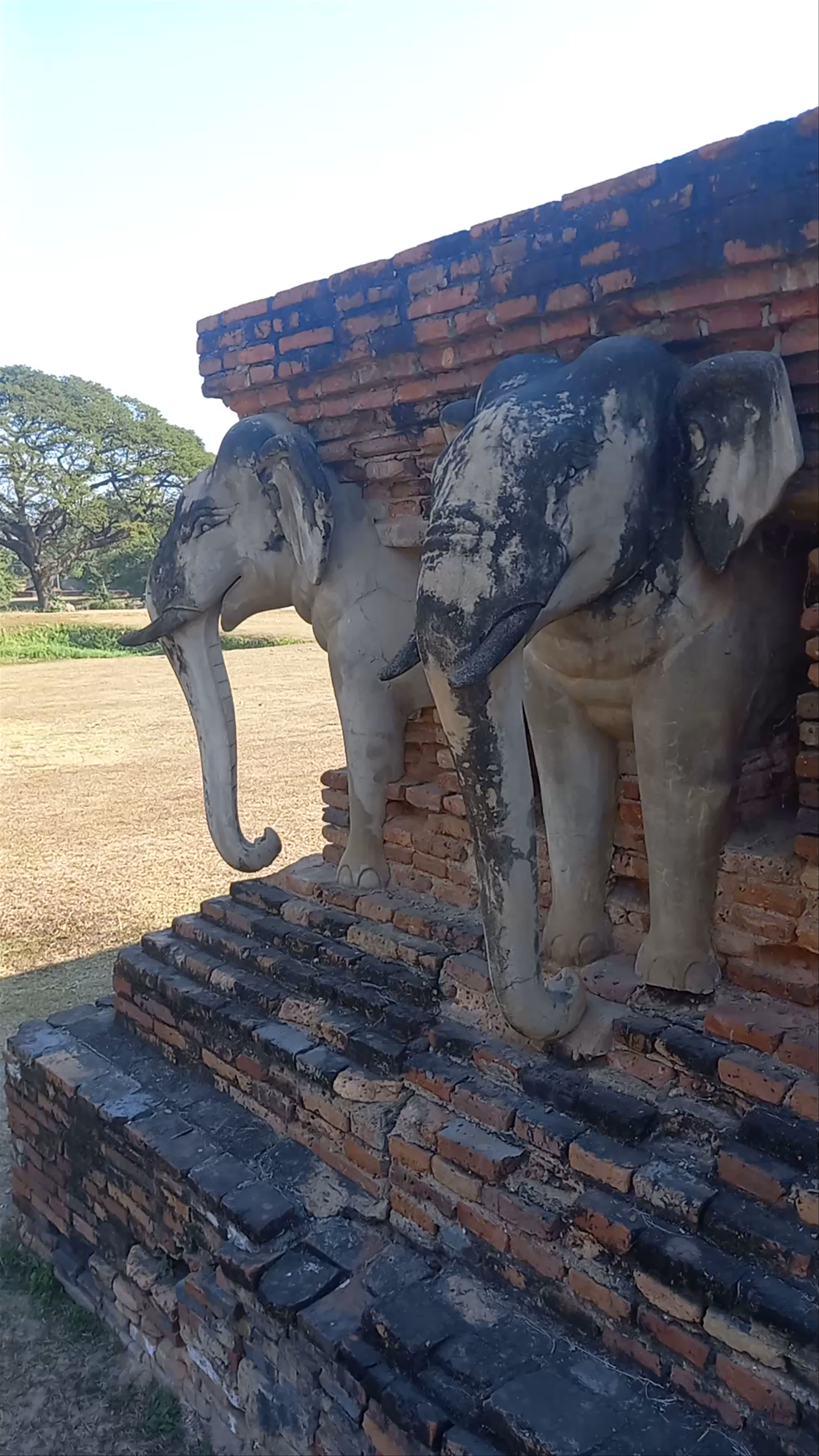 Wat Sorasak: Ancient Elephant Statues in Sukhothai