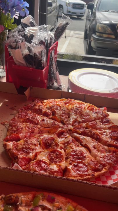 Pizza Twist - Pizza Near Me - Riverside, California