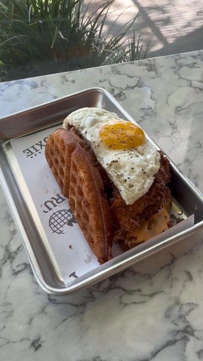 Bruxie - Very dry chicken and only one napkin for a soft egg. - Chicken Shop Near Me - Davis, California