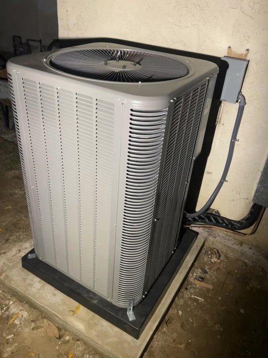Emc Hvac - 4 ton 16 seers brand new Lennox condenser - Heating & Air Conditioning/HVAC Near Me - North Hollywood , California