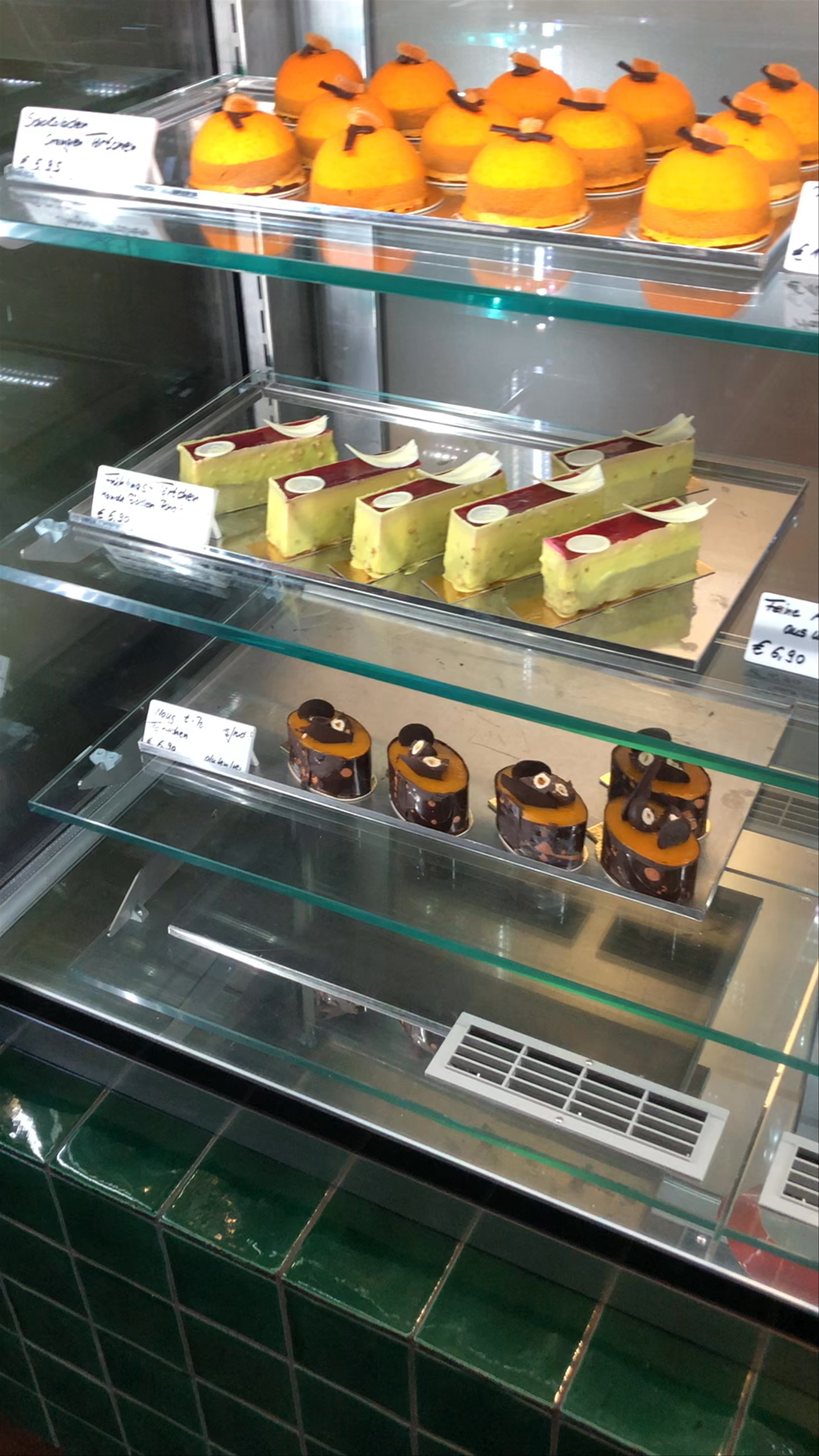Rausch Schokoladenhaus: Gourmet Dessert Delights in Berlin