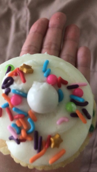 Complete Sweet Shoppe - My o'My this was cute as can be & Fluffy - Cupcakes Near Me - Pinellas Park, Florida