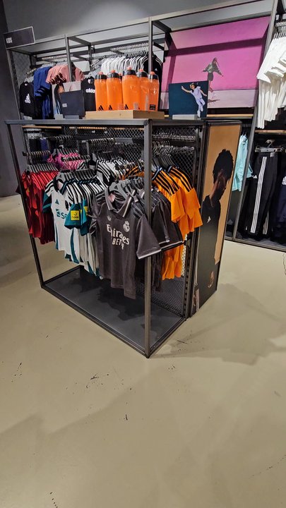 Adidas - Inside the store - Sports Wear Near Me - London, XGL