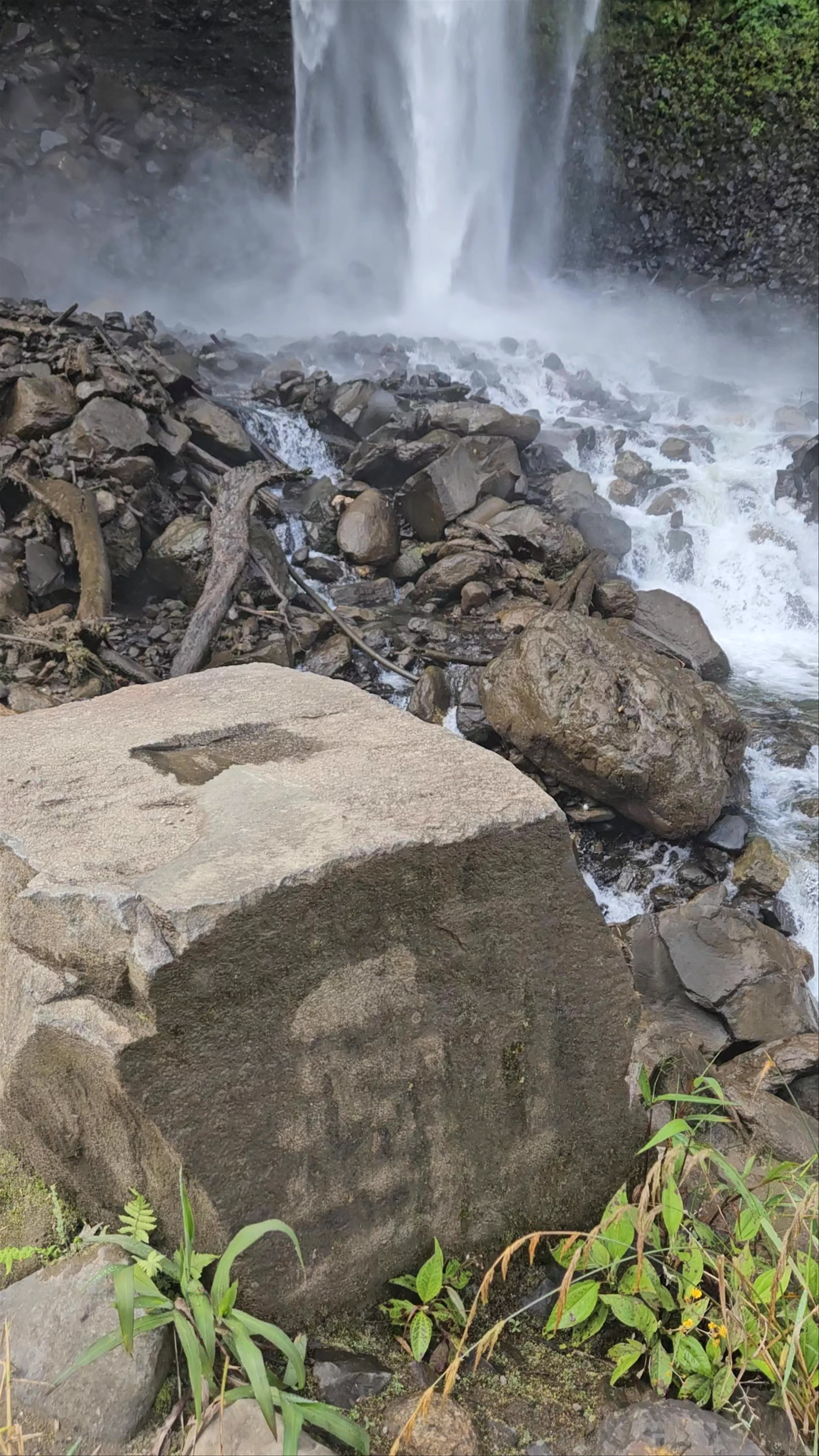 Cascada Manto de la Novia, Agoyán