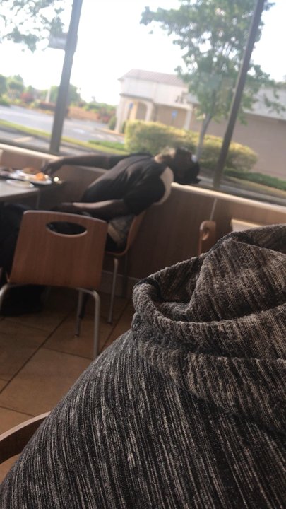 KFC - Came in to have a nice dinner and this gentlemen that works here is snoring loud, the guest are trying to eat in peace so unprofessional - Fast Food Near Me - Roswell, Georgia