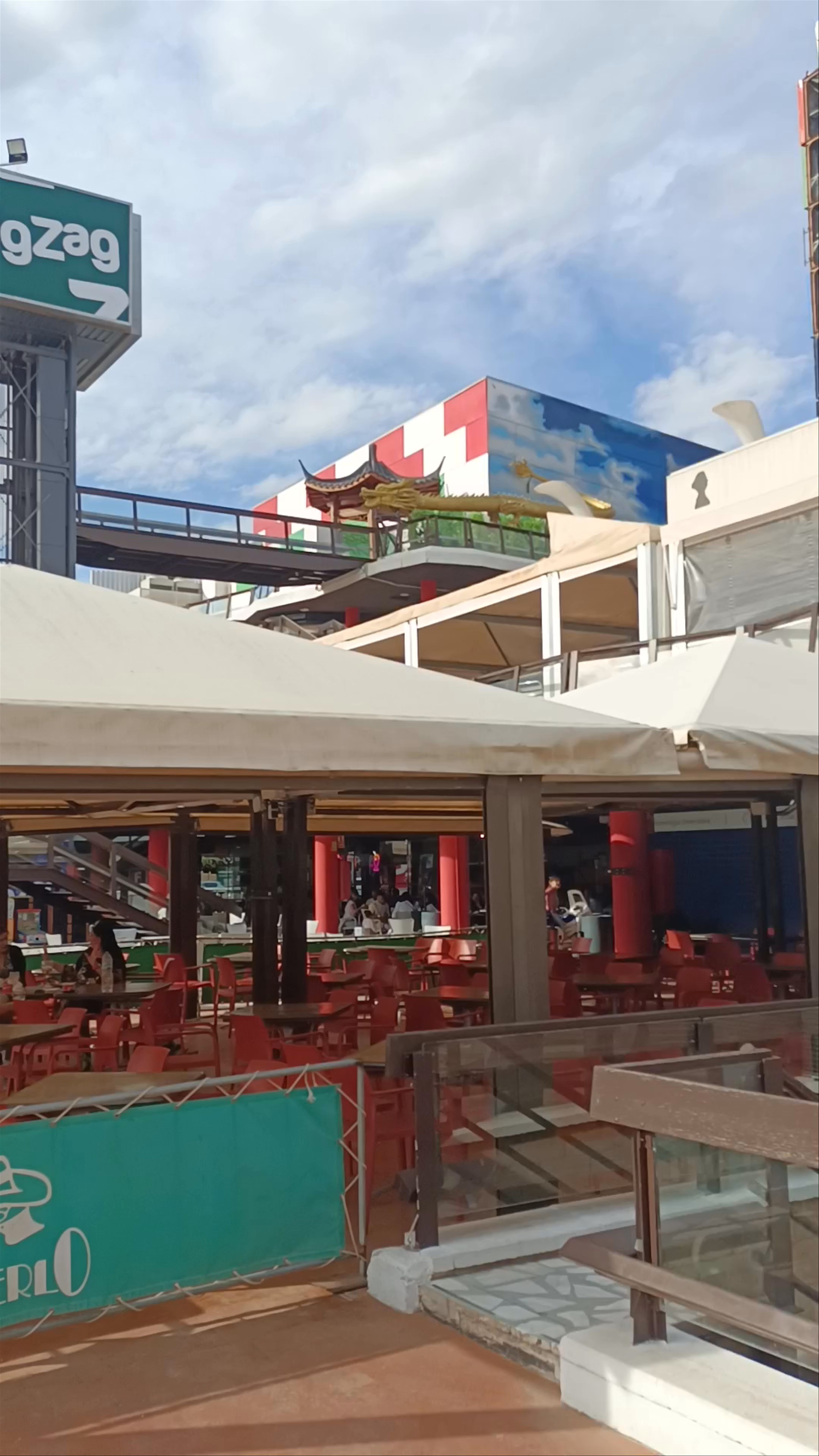 Centro de Ocio ZigZag: Vibrant Social Hub in Murcia, Spain