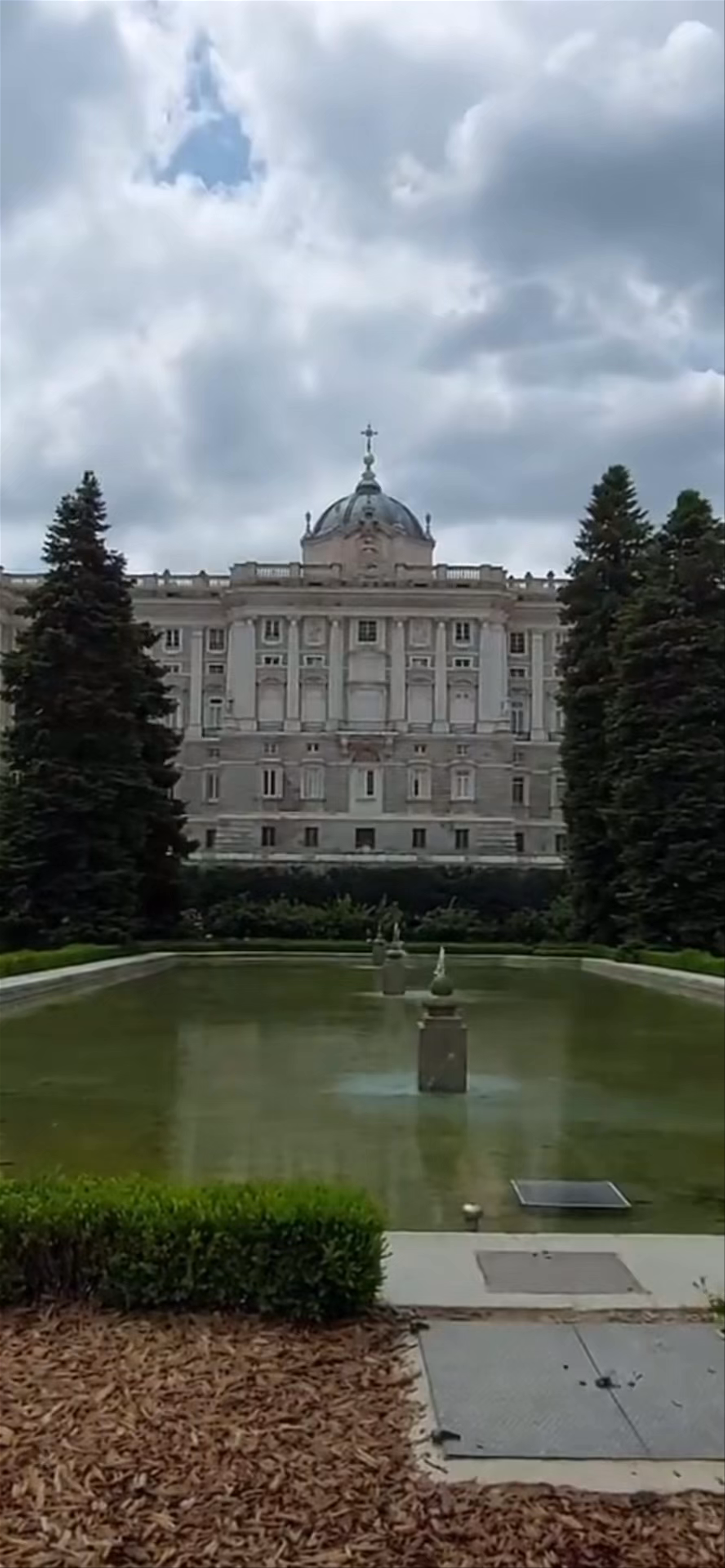 Giardini dei Sabatini: Tranquil Gardens with a View of Madrid's Royal Palace