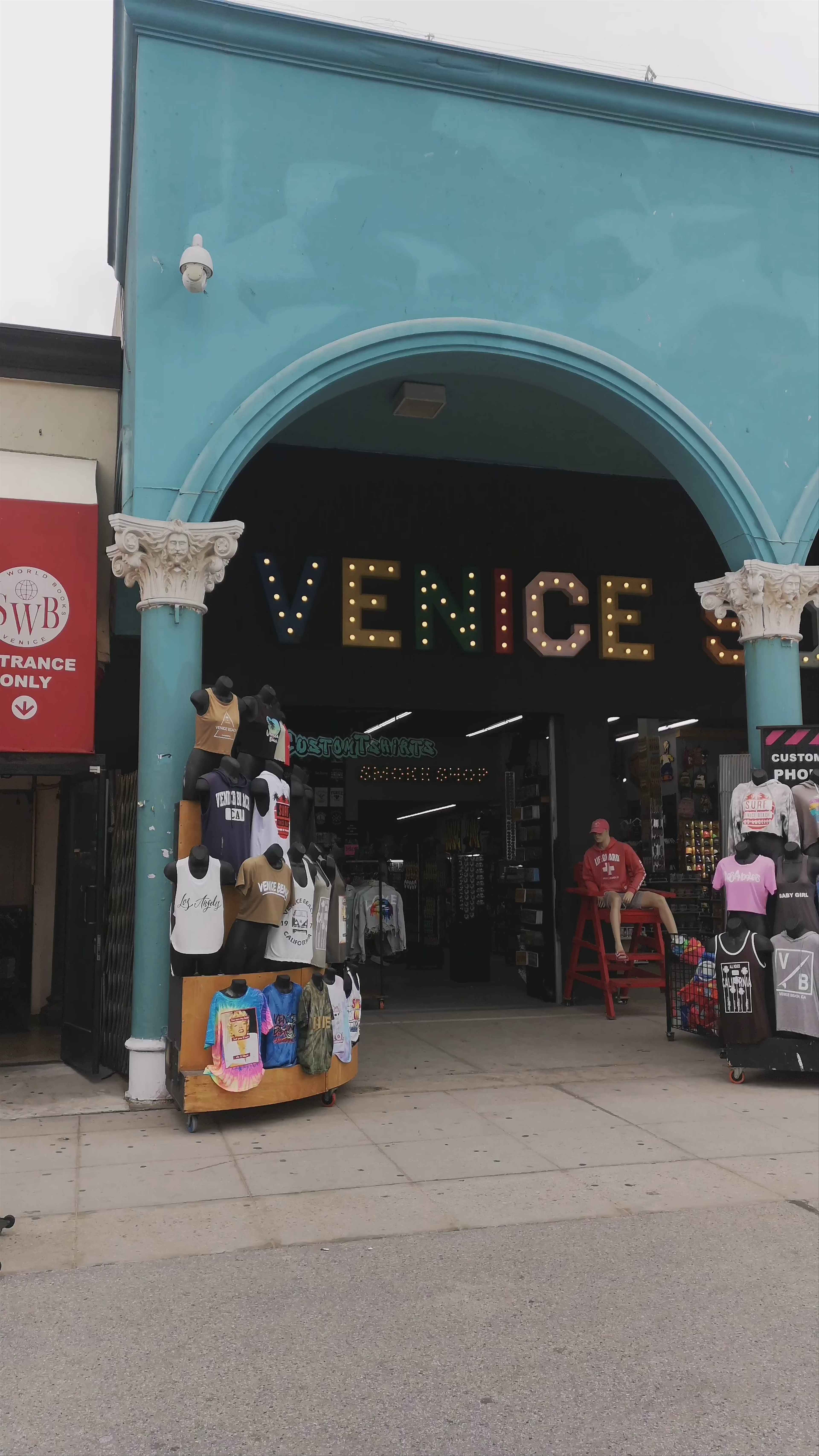 Venice Beach: Eclectic Vibes and Palm-Studded Walkways in Los Angeles