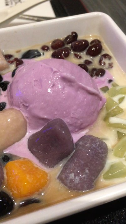 Sweet Kingdom - Desserts Near Me - Allston, Massachusetts