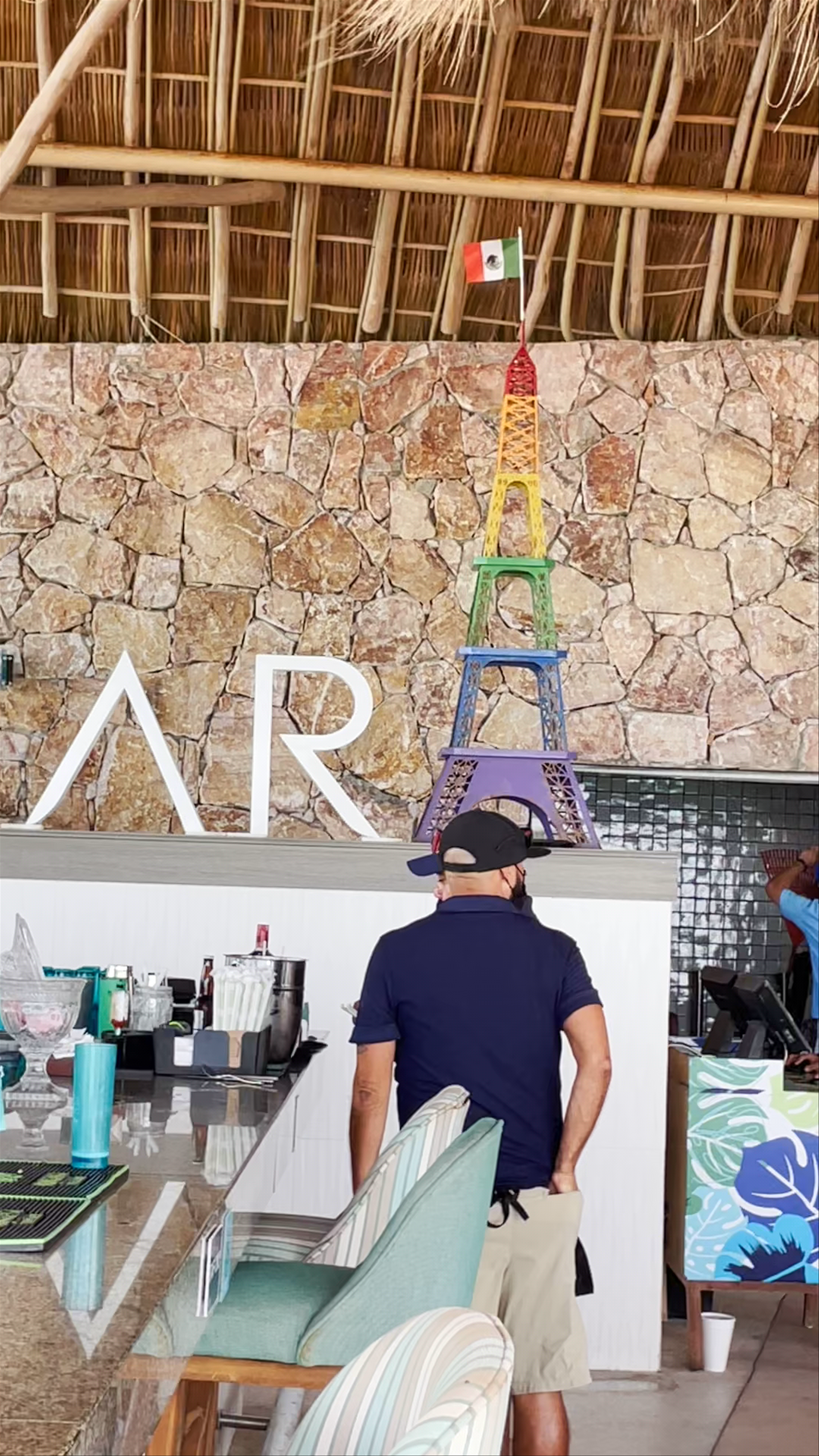 Mantamar Beach Club Bar & Sushi