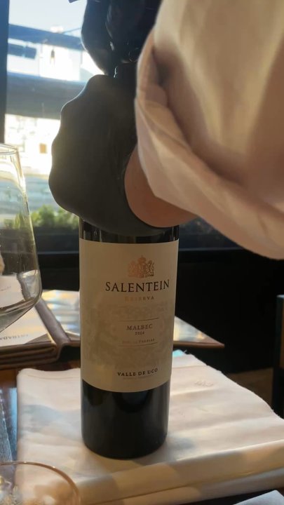 Cabaña Villegas - Let's celebrate friendship. Cheers to this wonderful evening! - Steakhouses Near Me - Buenos Aires, C
