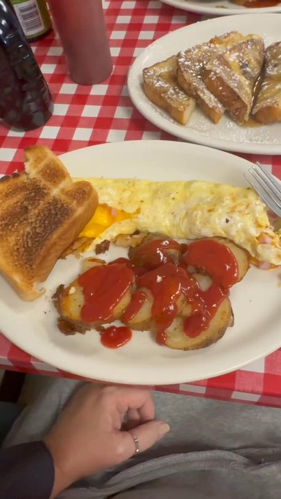 The Ugly Diner - Quaint lil diner off a beaten path - American Near Me - Gulf Shores, Alabama