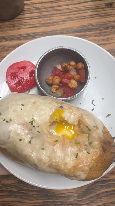 Moshu - Egg in the middle of a potato with yummy cheese - Coffee & Tea Near Me - Saavedra, C