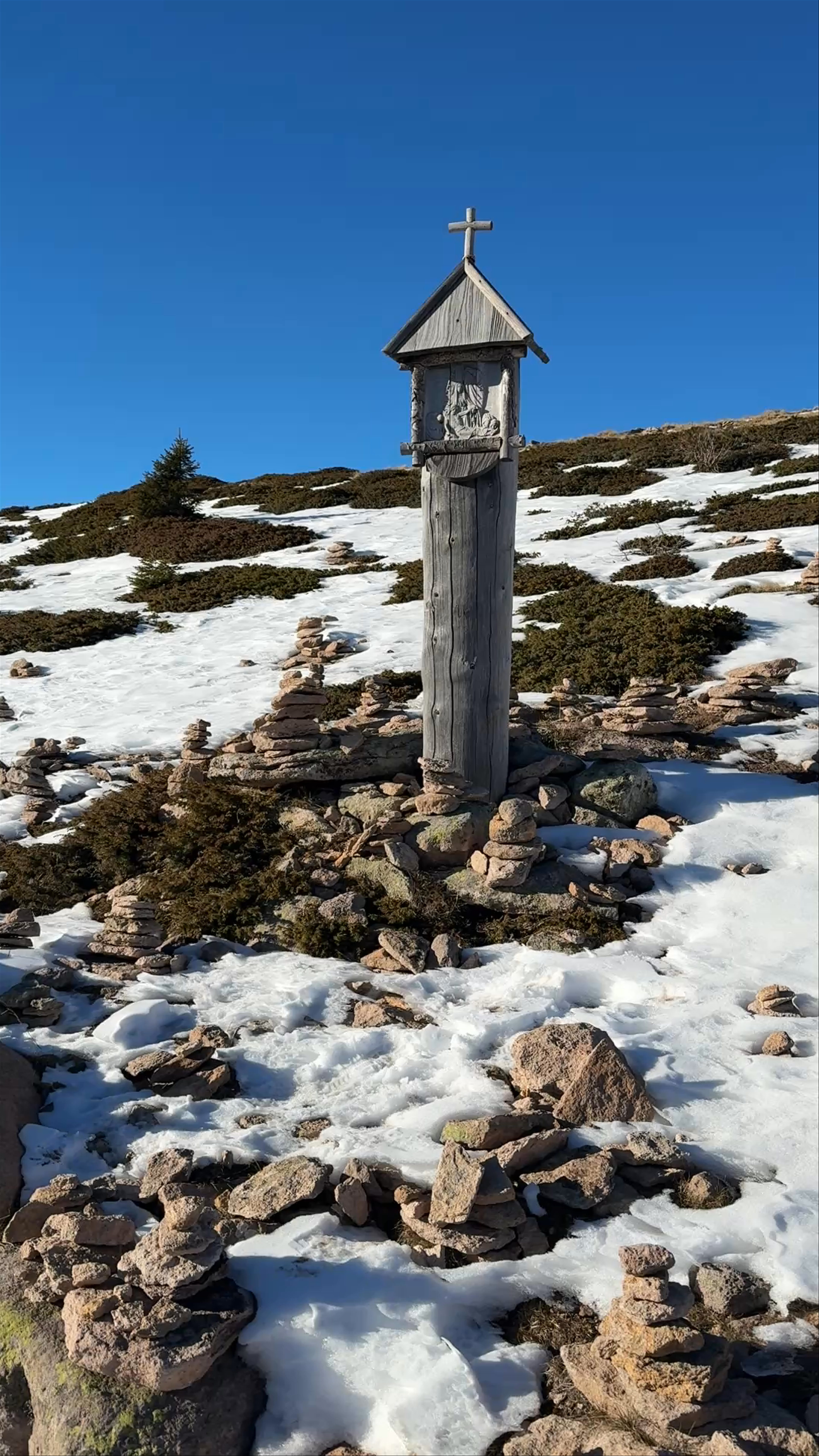 Winter Serenity at Panchina Panoramica in Villnöß, South Tyrol