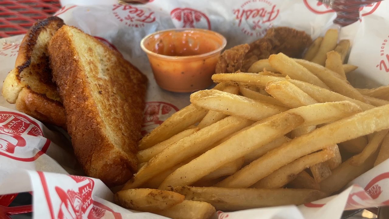Slim Chickens - Texas toast - Chicken Shop Near Me - Maricopa, Arizona