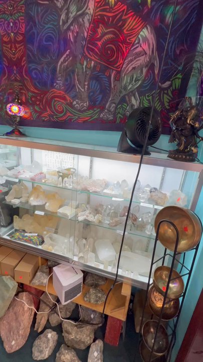 Crystal Heart Books - Inside the shop - Jewelry Near Me - Beaverton, Oregon