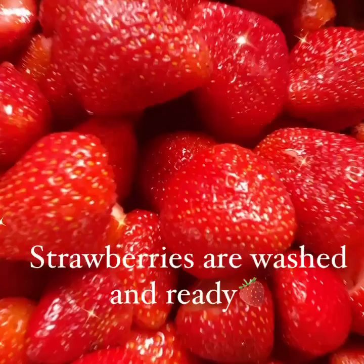 Strawberry Pie - Fresh and perfect strawberries - Desserts Near Me
