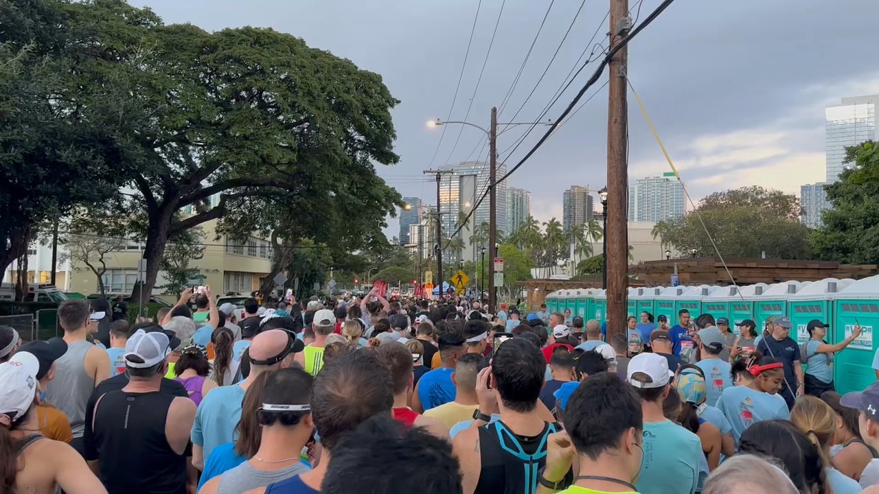Thomas Square - The 2023 King's Runner 10k Starting gun at Thomas Square. - Parks Near Me - Honolulu, Hawaii