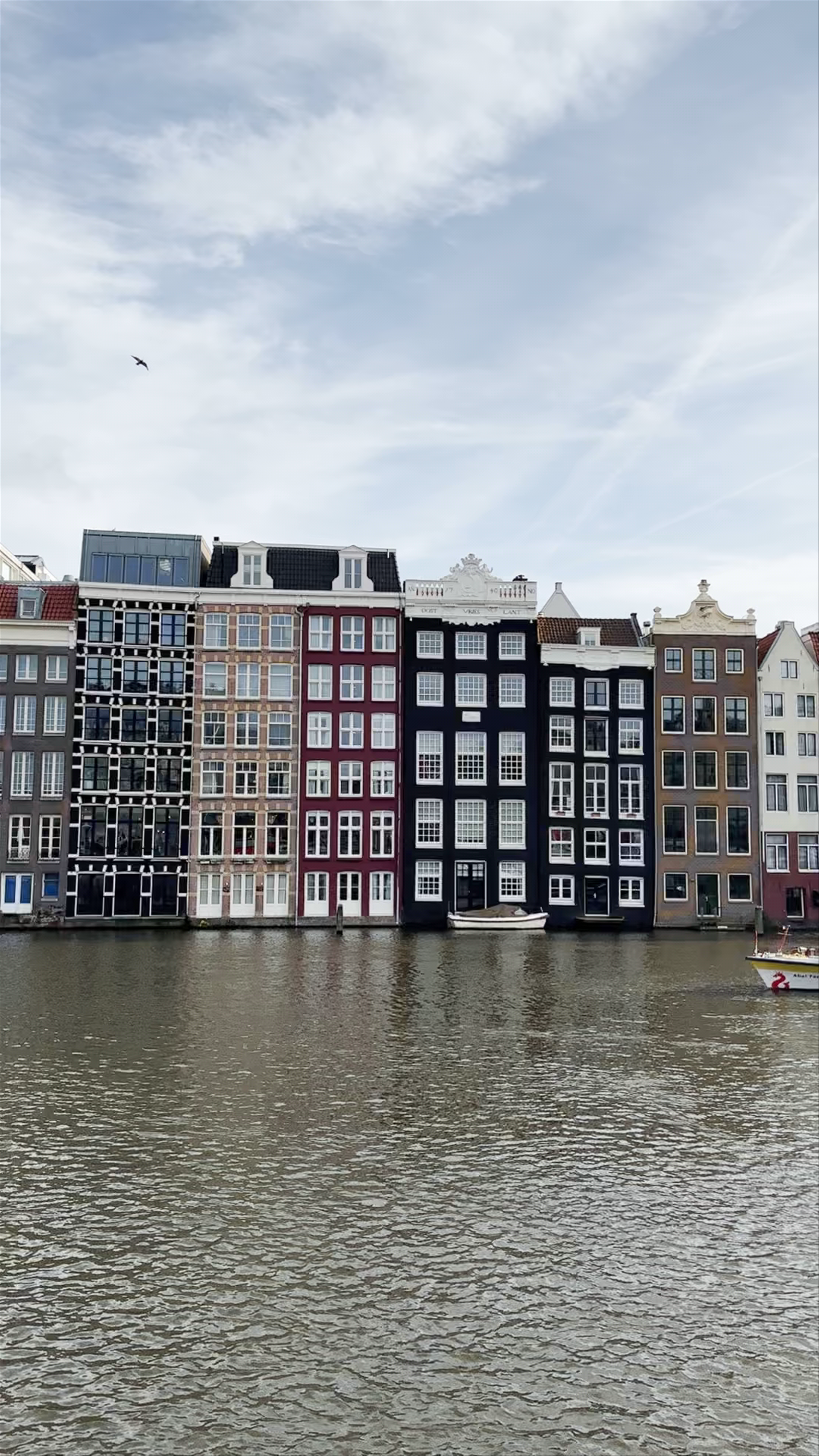 Serene Canal Views and Historic Architecture in Amsterdam