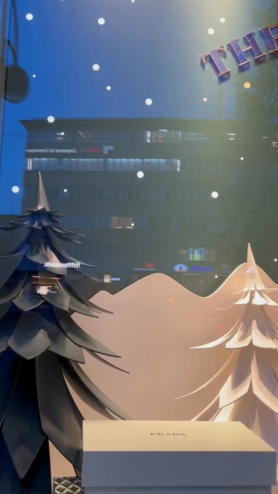 KaDeWe - KaDeWe Weihnachtsdeko 2025 PRADA - Department Stores Near Me - Berlin, BE