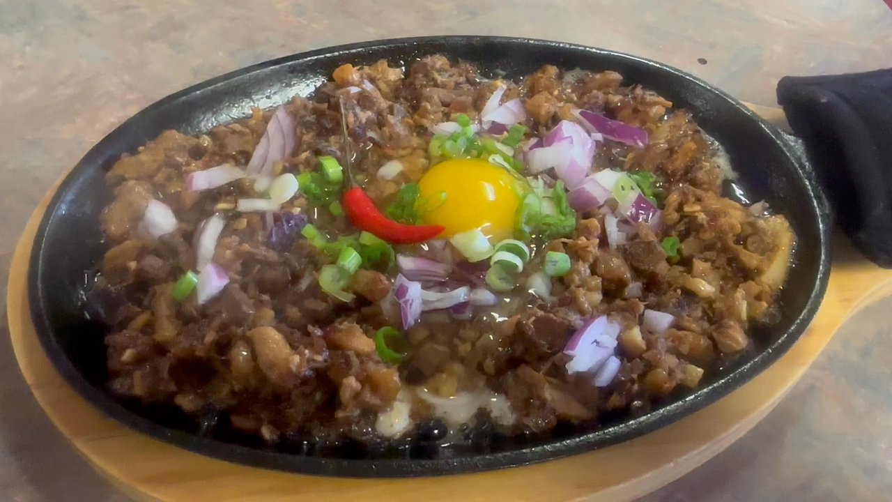 Danalynn’s Restaurant - Sizzling Pork Sissig - Filipino Near Me - Boardman, Ohio