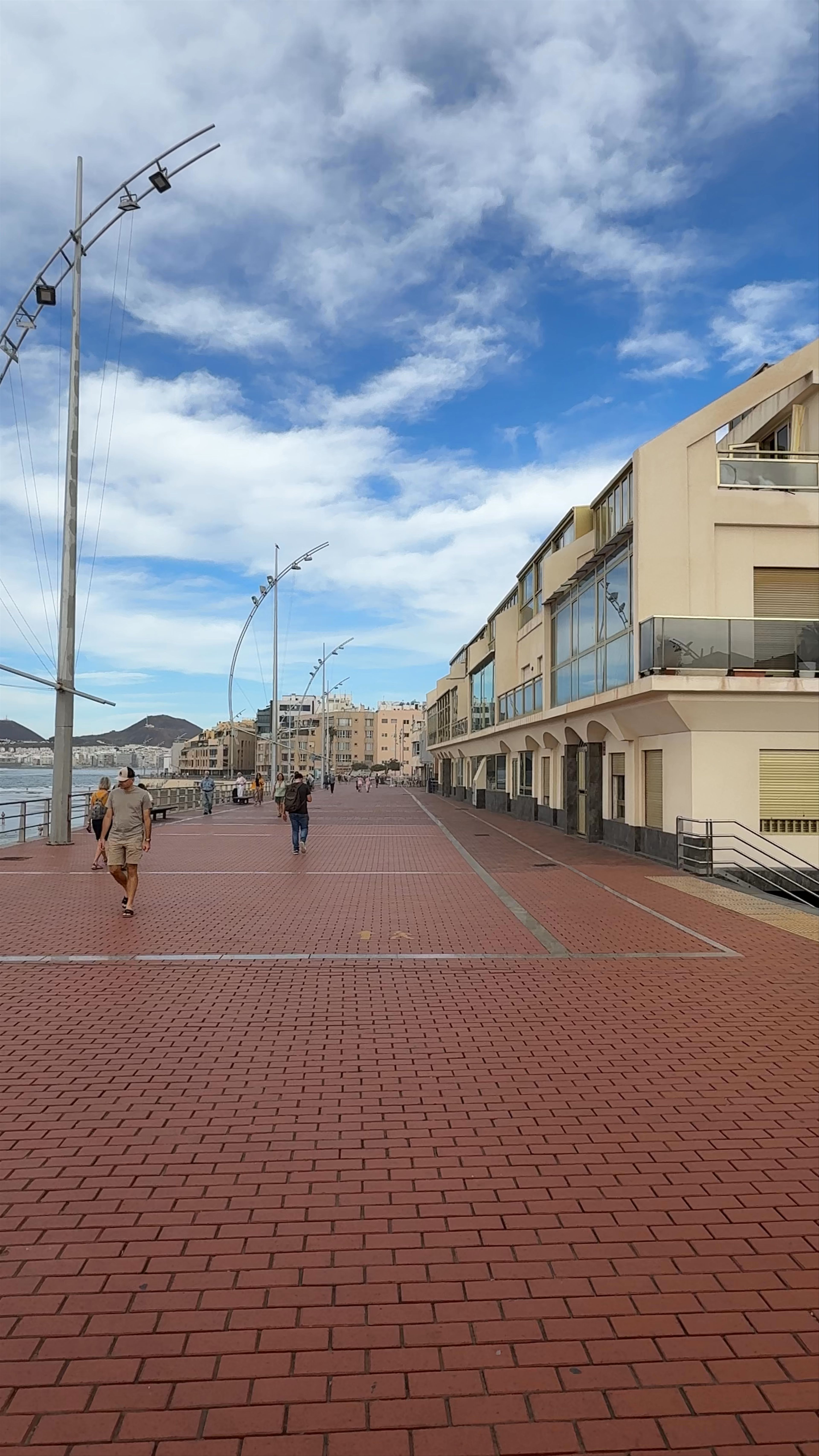 Las Canteras Beach Promenade: Breathtaking Coastal Walk in Spain