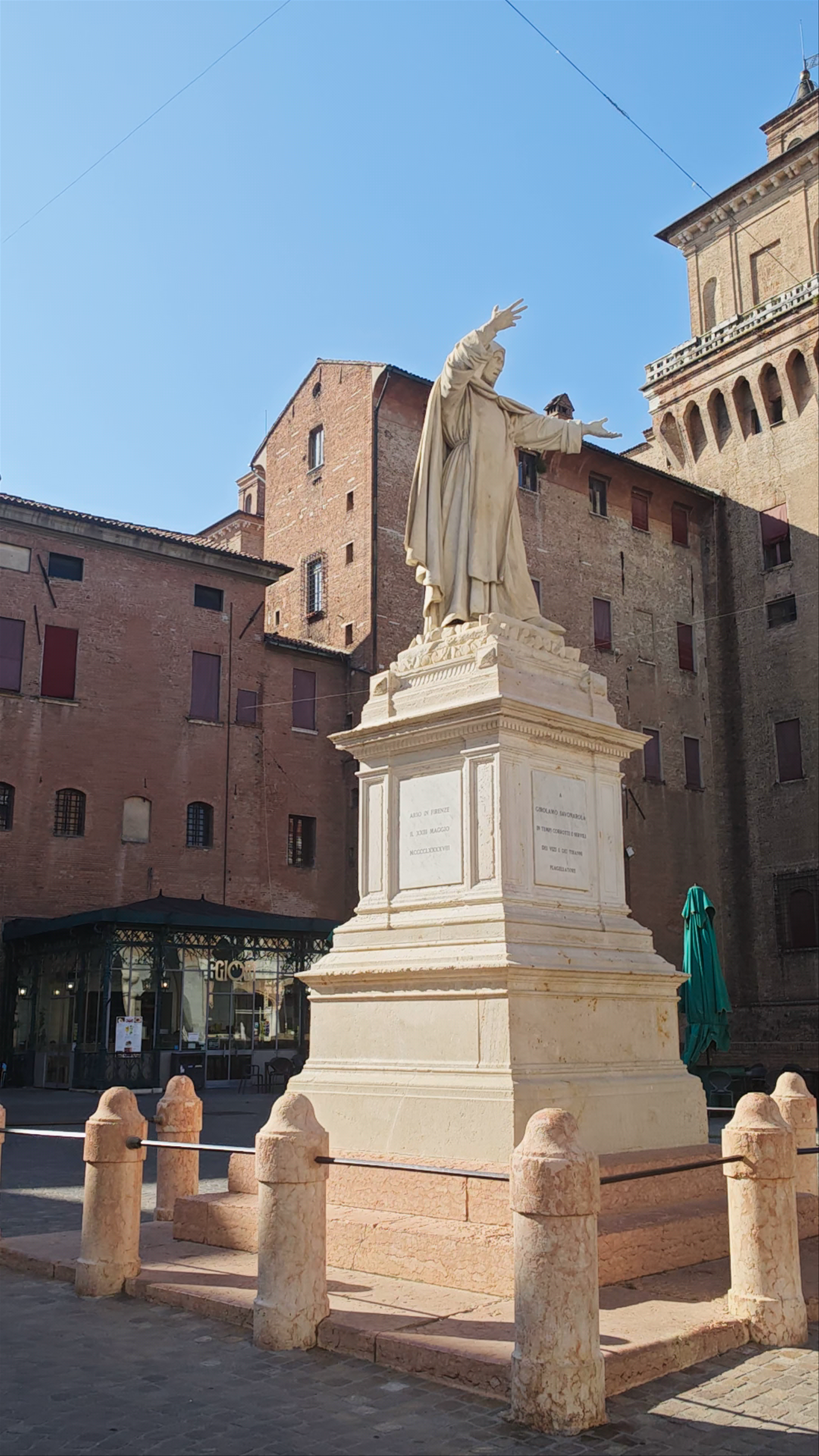 Piazza Savonarola