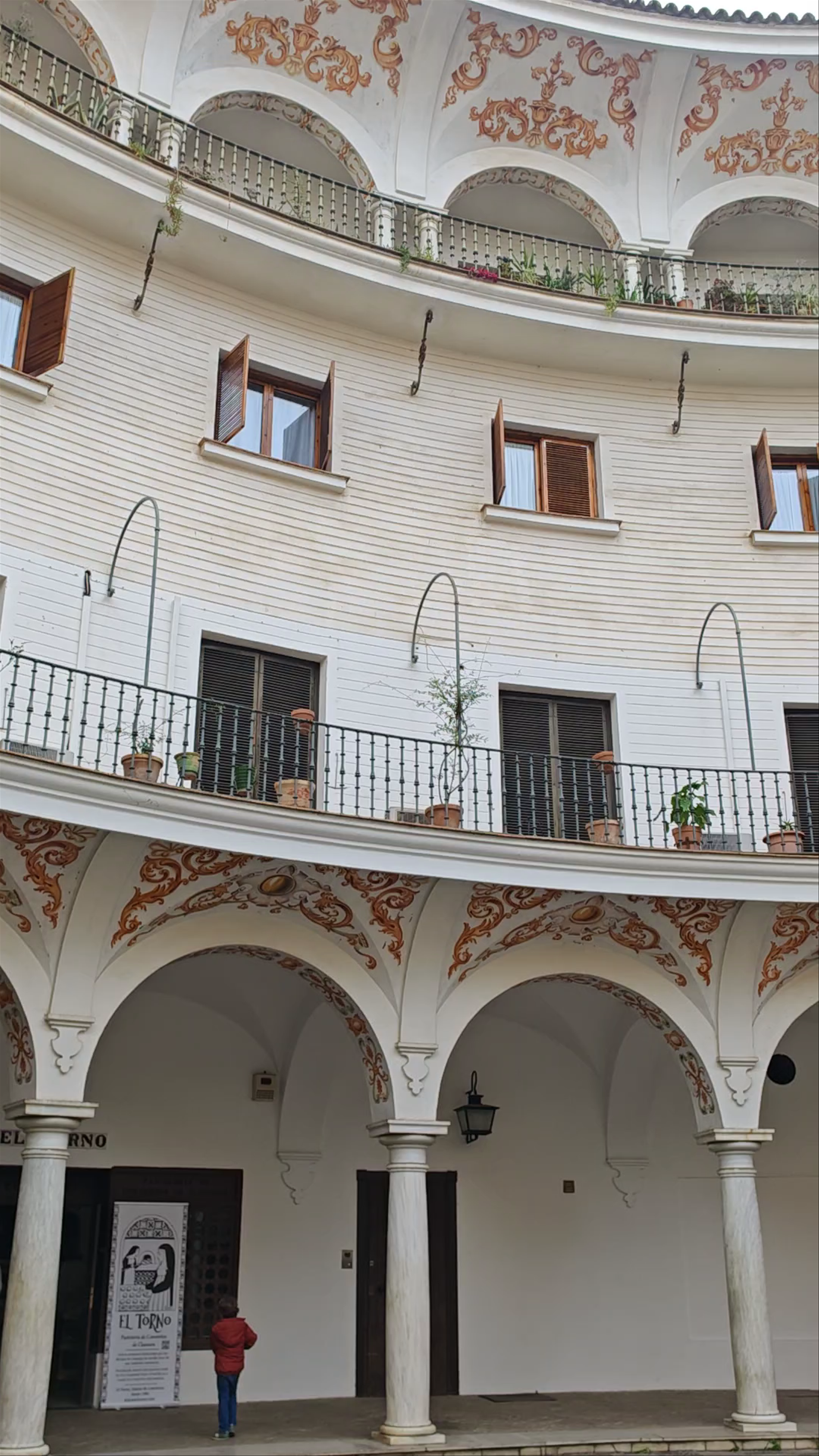 Plaza del Cabildo: Historic Circular Courtyard in Seville