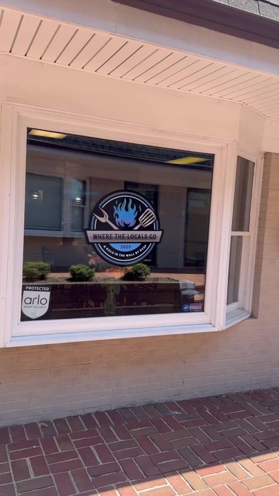 Where The Locals Go - This place is in the cut of this shopping center with excellent interior designing! - Chicken Wings Near Me - Dumfries, Virginia
