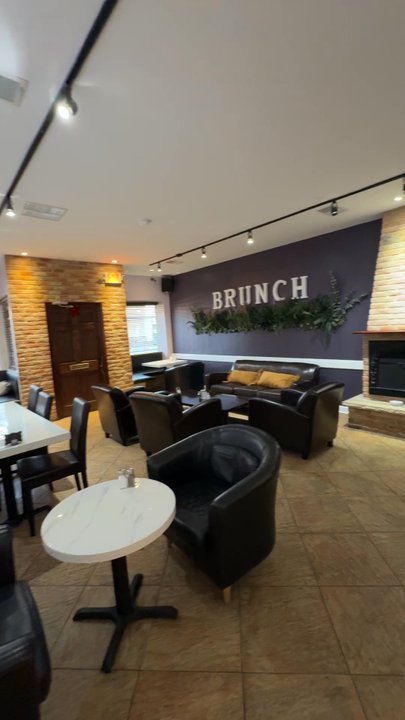 Brunch Sociall - Cute lounge area - Breakfast & Brunch Near Me - Chicago, Illinois