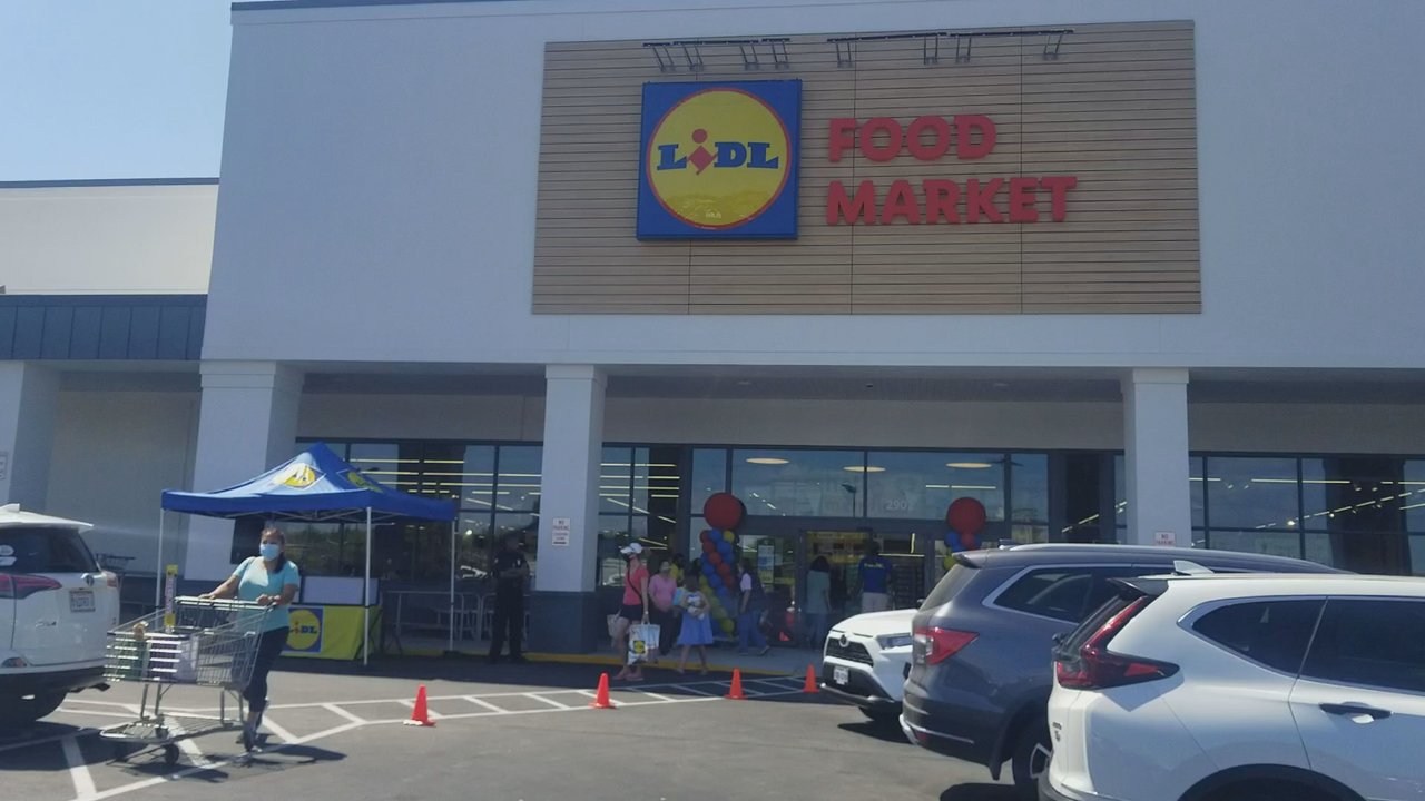 Lidl - 6/30/21 no one else in the whole wide world... - Grocery Near Me - Falls Church, Virginia