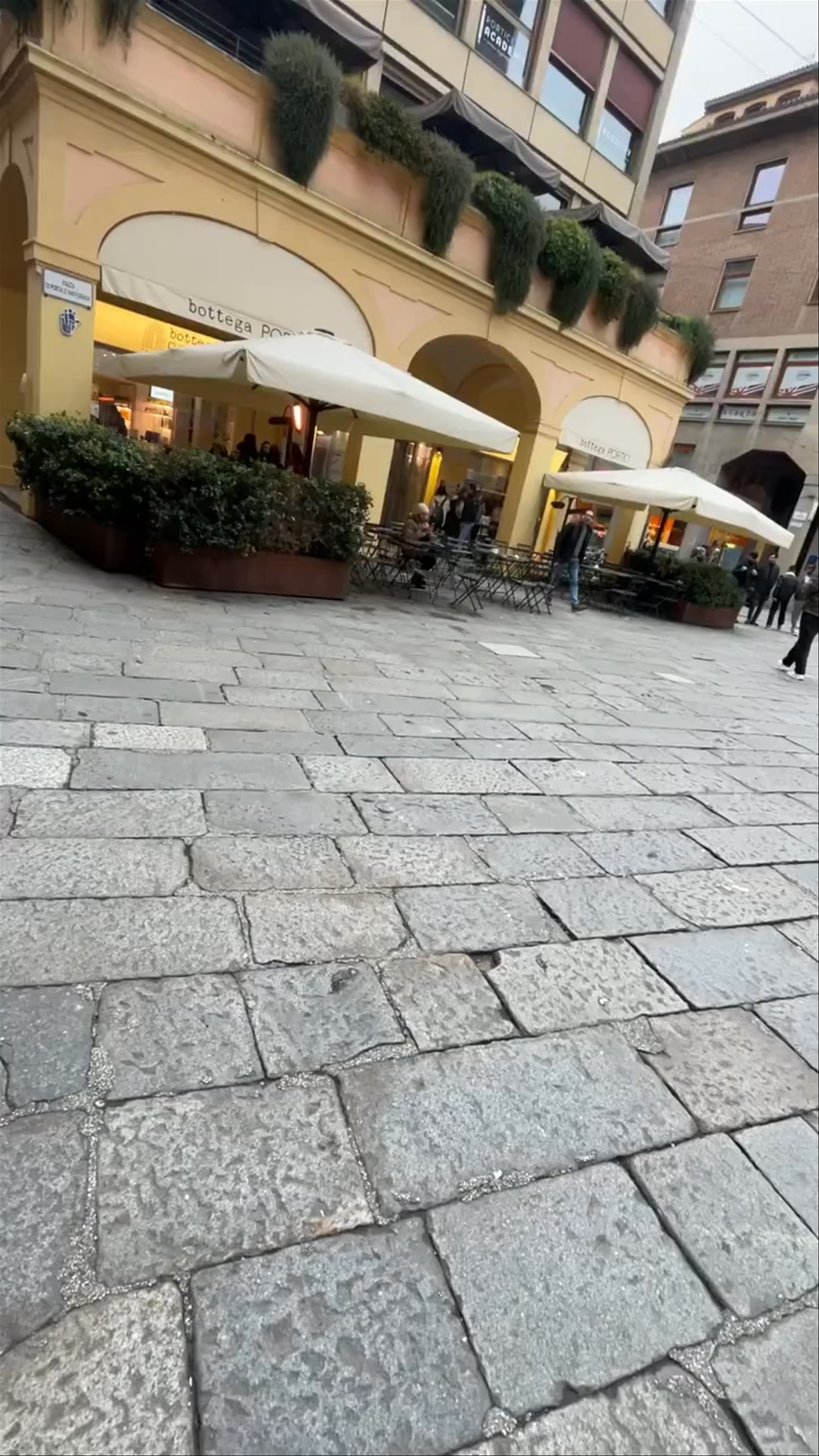 Le Due Torri & Piazza di Porta Ravegnana: Historic Charm in Bologna