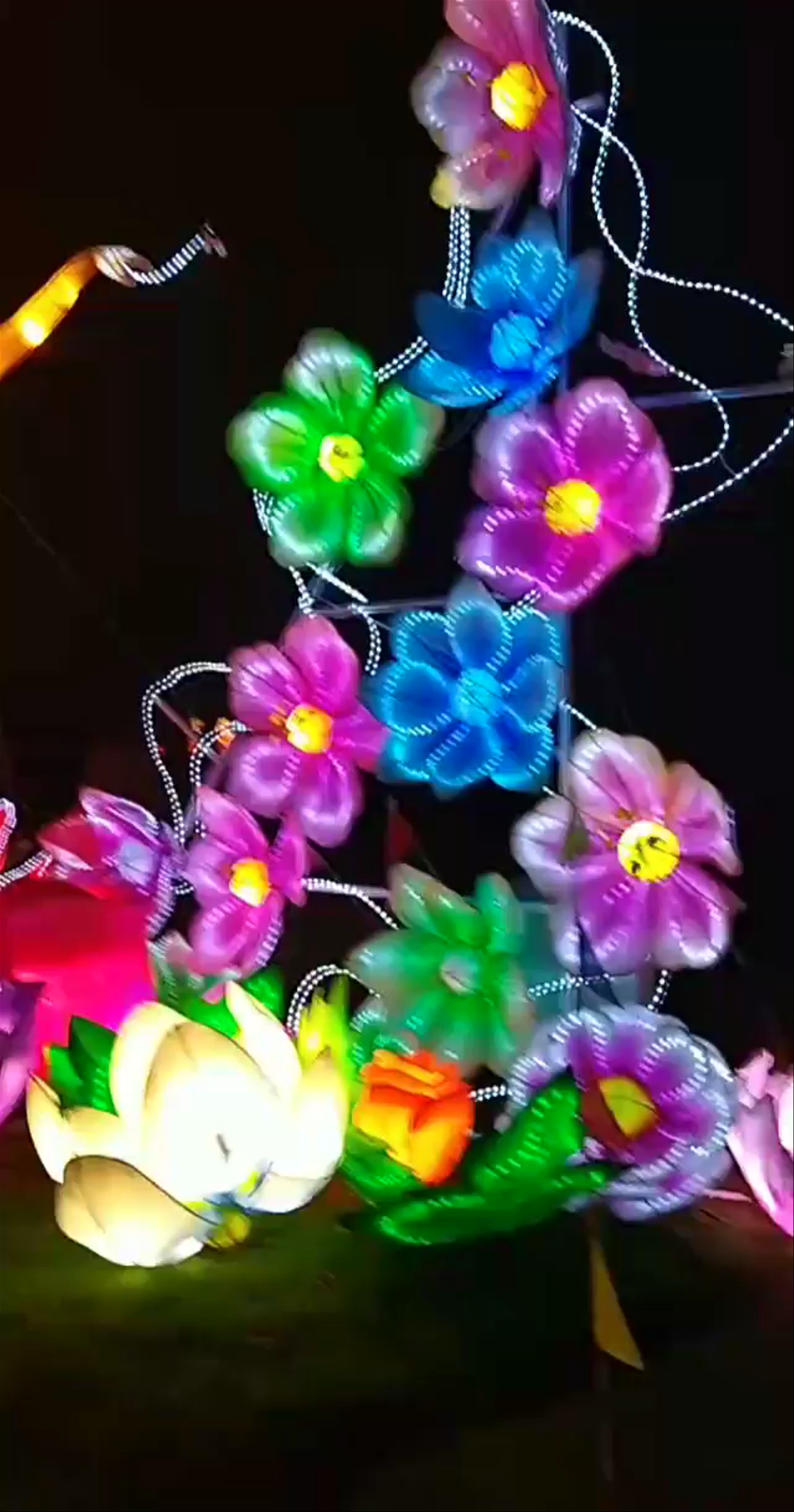 Lightopia London: Magical Illuminated Flowers and Fairy Lights Experience