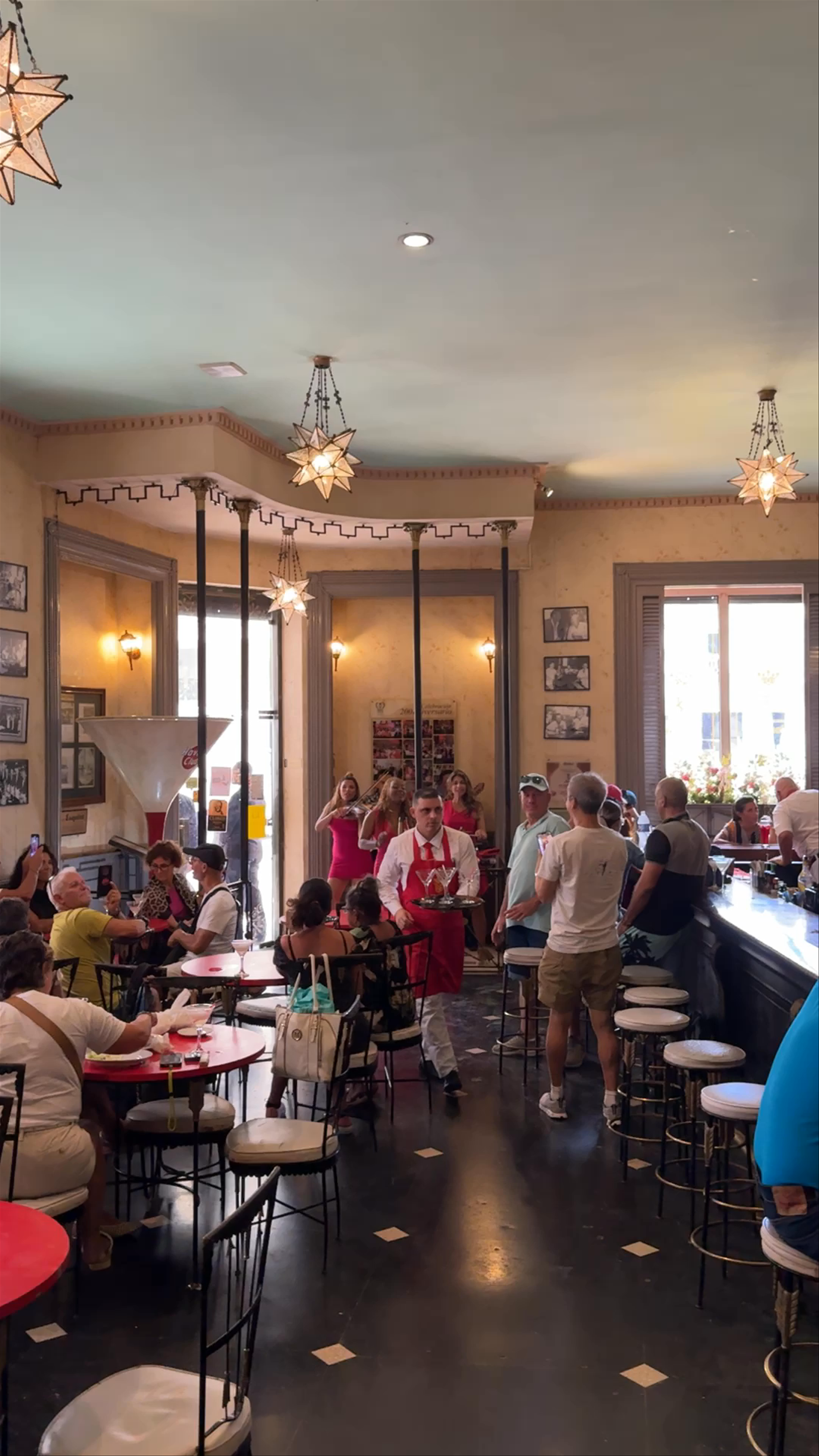 El Floridita Bar: Legendary Cuban Vibes in Havana