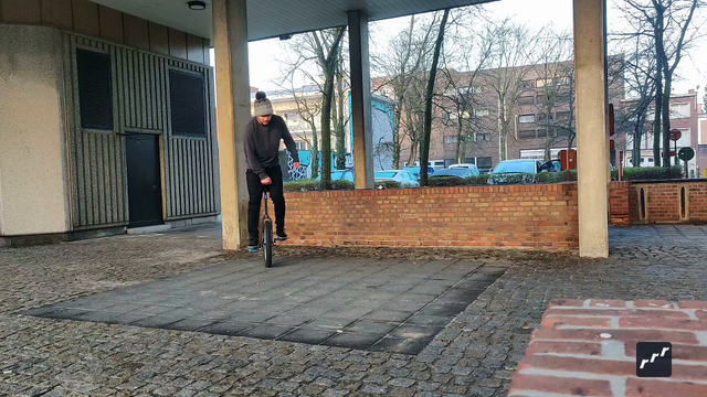 riu set: Double backflip one handed