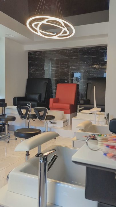 Opulence Beauty Studio - Hair Salons Near Me - Mississauga, Ontario