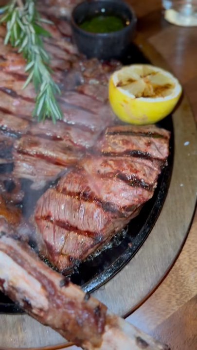 Moo! Arte En Carnes - Tomahawk?? I don't think so !! Came to the table like this, but definitely not a Tomahawk, they sliced another cut  and put it with the bone - Argentine Near Me - Miami, Florida