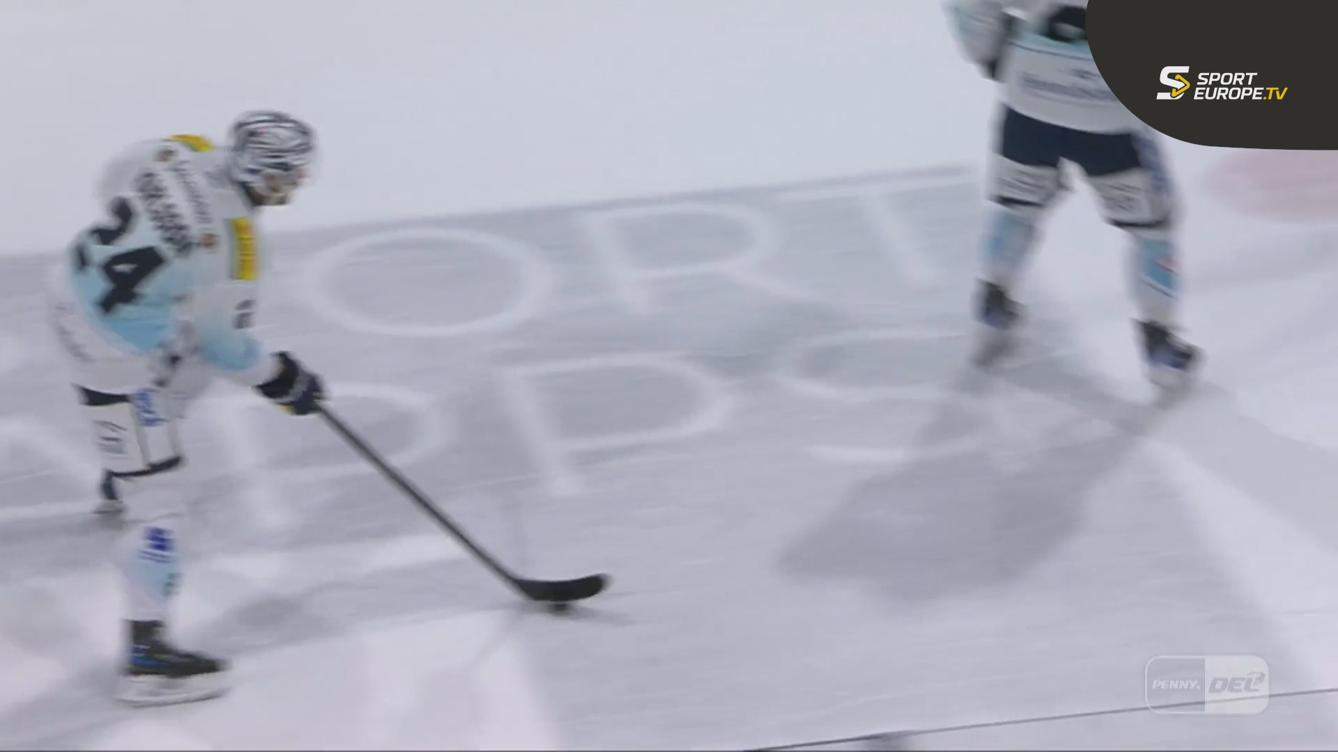 Dustin Strahlmeier makes history by scoring first-ever goalie goal in Penny DEL