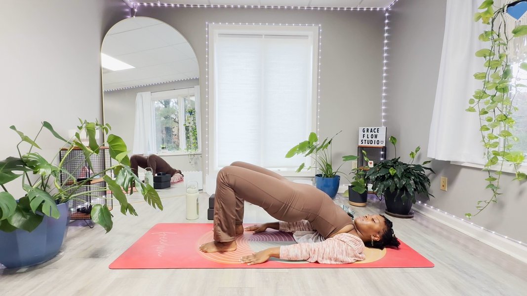 Ease Into Evening: 25-Minute Slow Flow 🌙