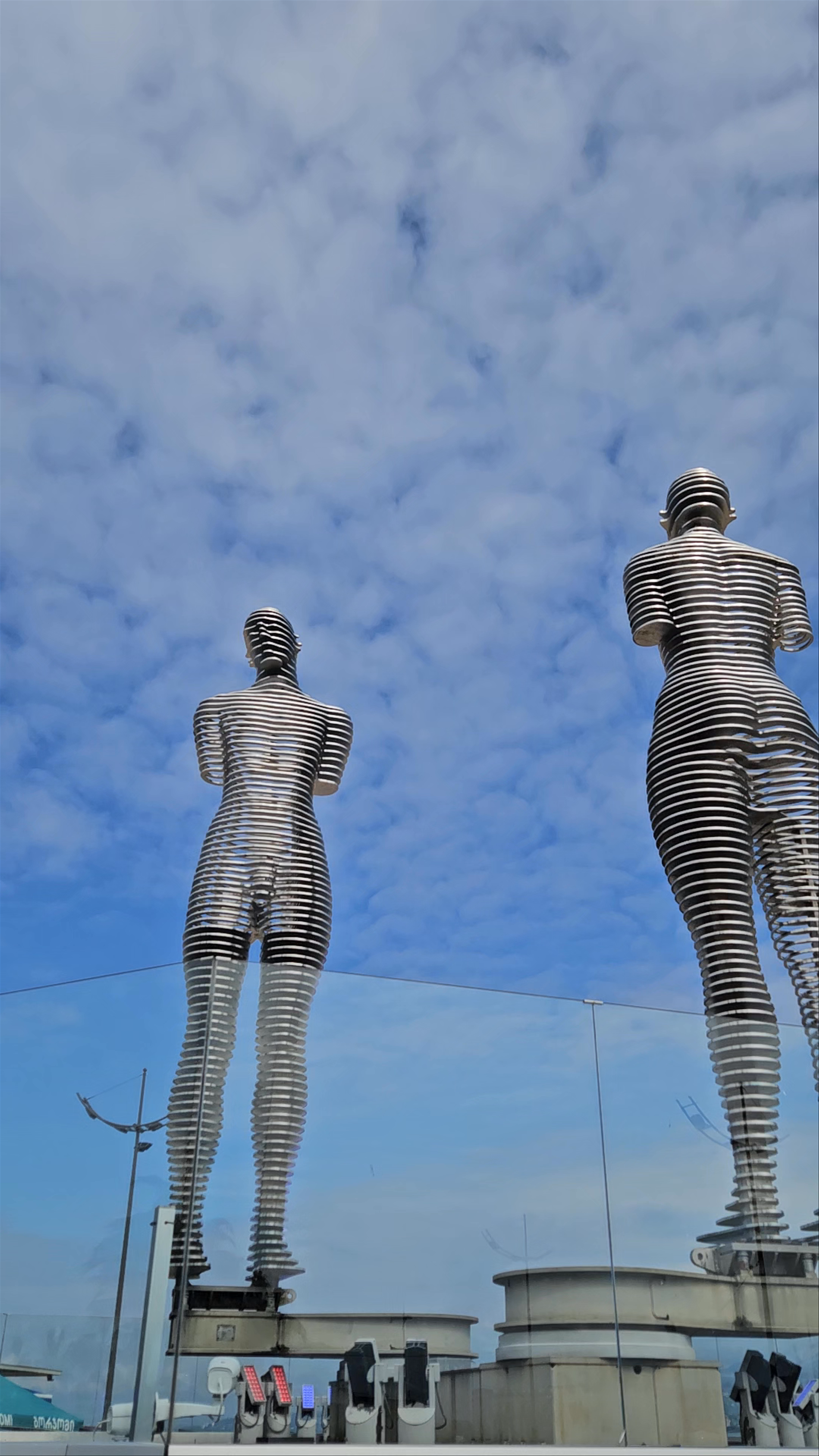 Ali & Nino Statue