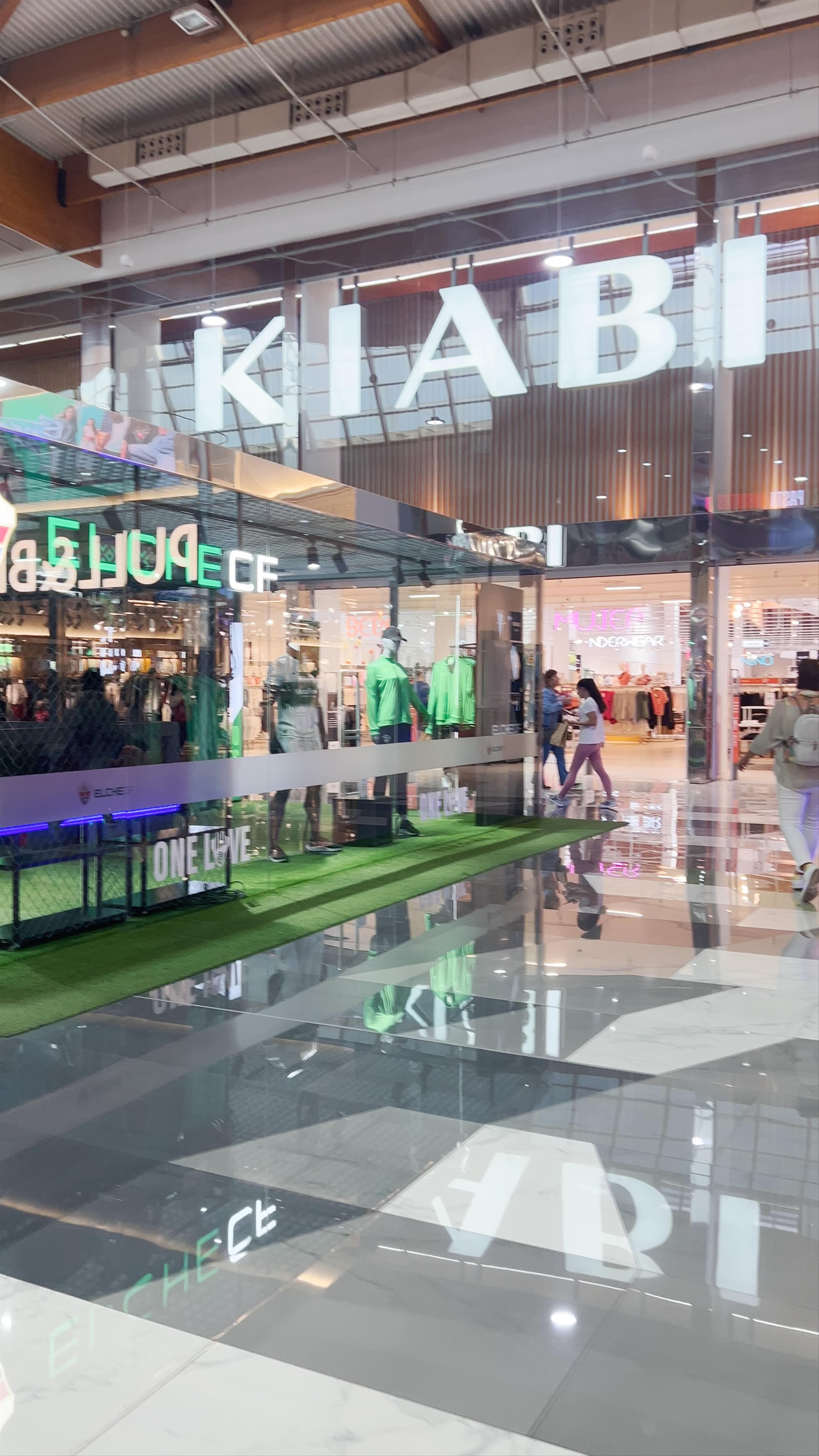 Shopping and Sports Vibes at Centre Comercial L'Aljub, Elche